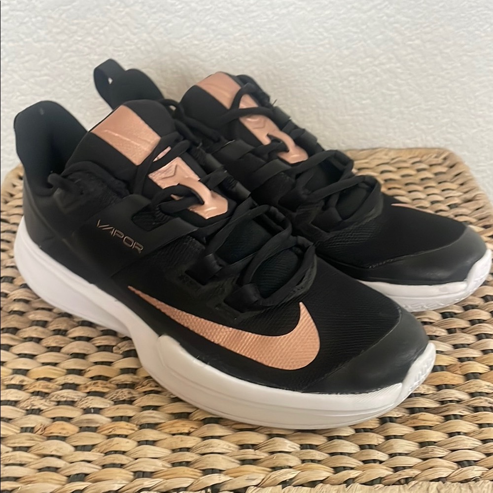 Nike Vapor Lite HC Women's Tennis or Pickleball Shoe